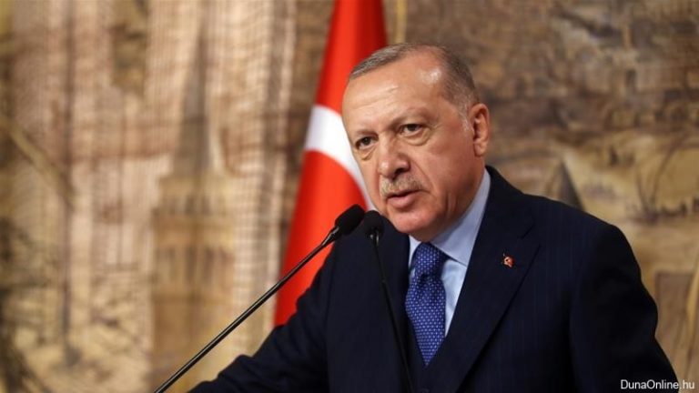 Erdogan: a Nyugat is ki fogja venni a részét a migráció jelentette teherből