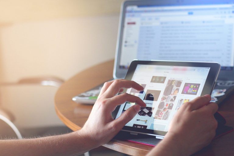 Digitális fejlesztésükhöz többmilliós támogatásra pályázhatnak a vállalkozások