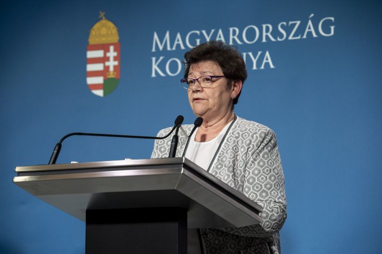 Tisztifőorvos: nagyobb mértékben nőtt a fertőzöttek és az elhunytak száma