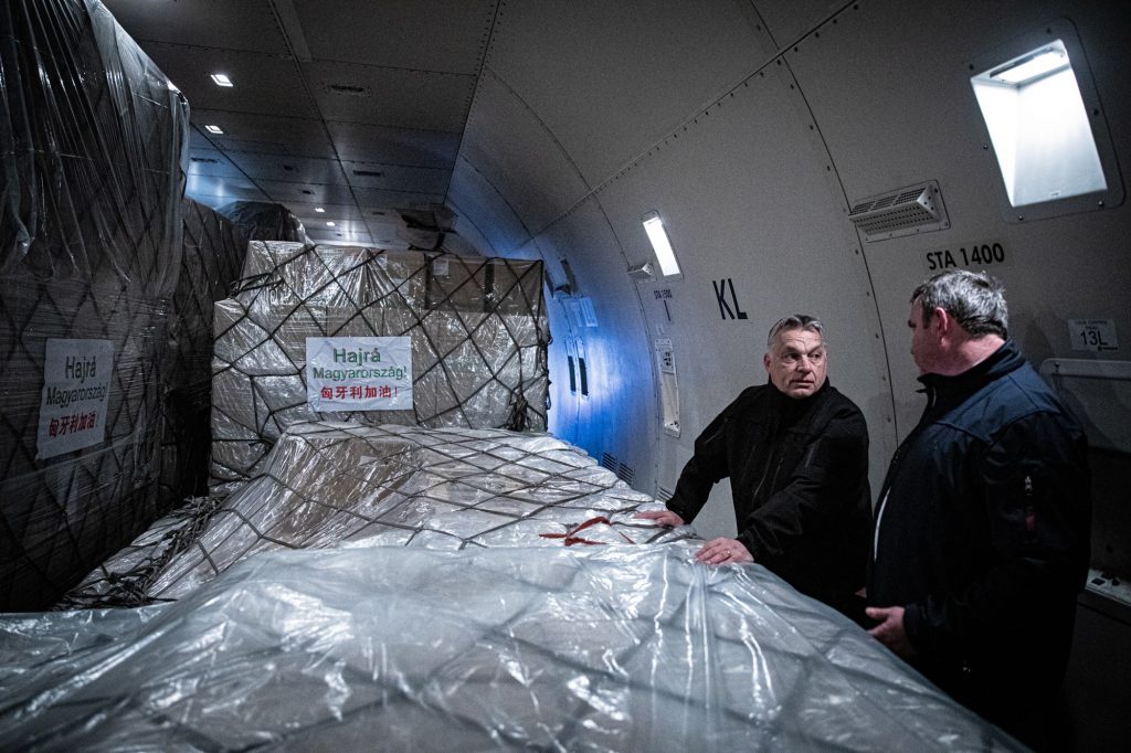 Több mint 3 millió maszk érkezett