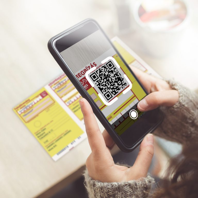 Három év alatt mintegy hatszorosára nőtt a mobilappos csekkbefizetések száma