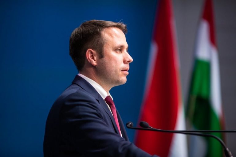 Dömötör Csaba újabb kérdéseket jelentett be a nemzeti konzultációból