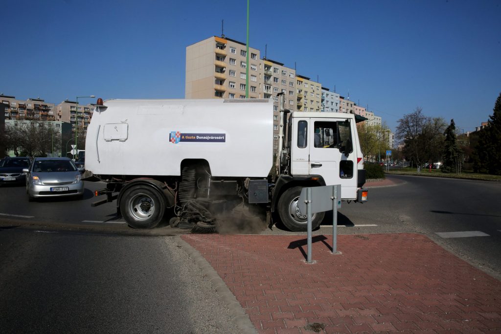 Takarítógéppel kezdődik a munka