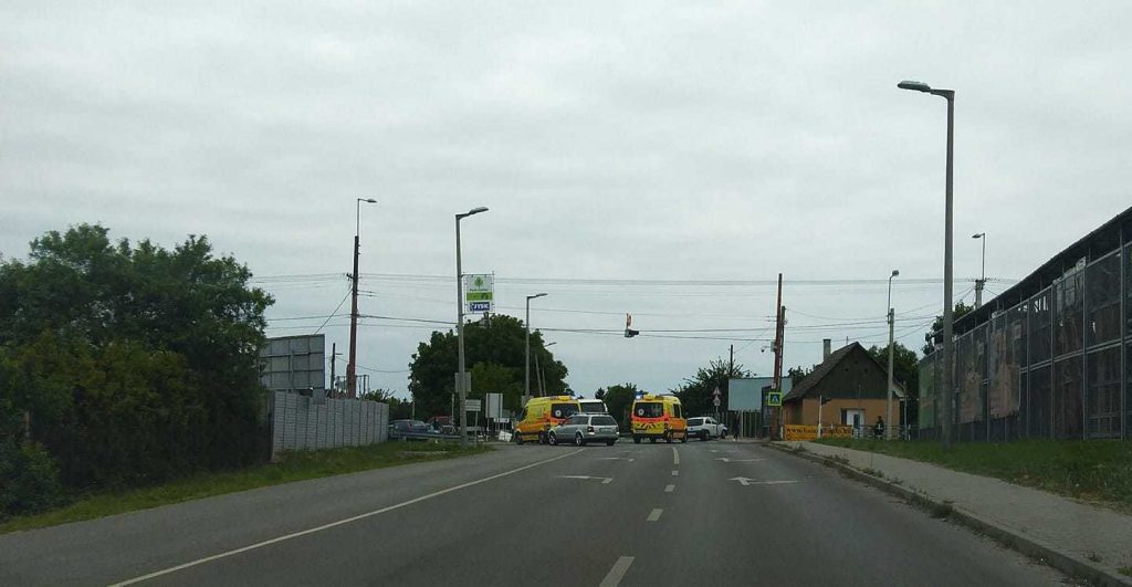 Három autó karambolozott