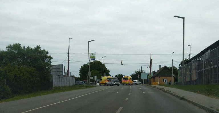 Három autó karambolozott