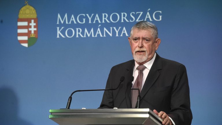 Kásler: 96,1 milliárdot fordítanak az alapellátásban dolgozók béremelésére