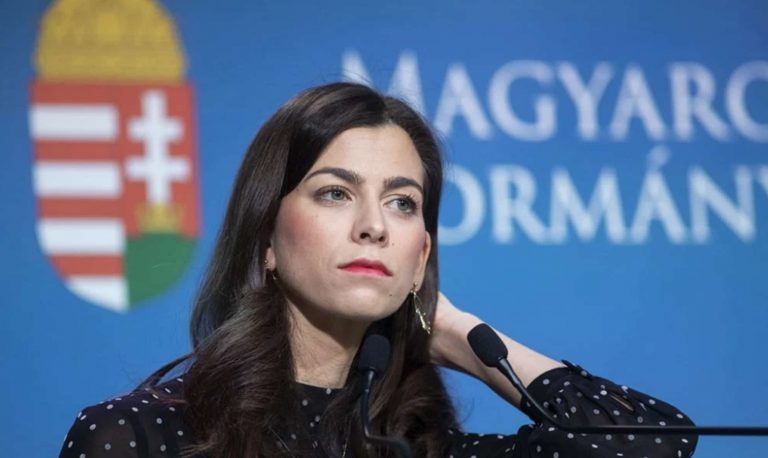 Kormányszóvivő: a járványveszély továbbra sem múlt el