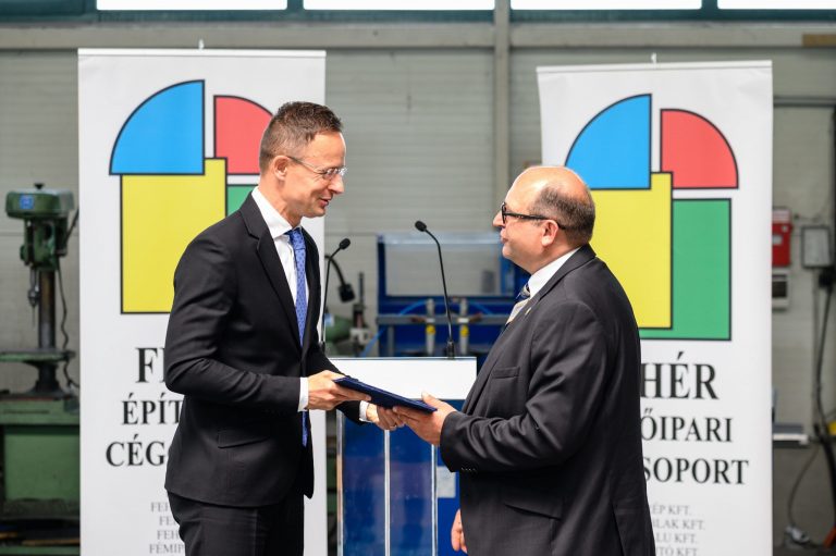169 milliárd forint kormányzati támogatást jelentettek be Székesfehérváron