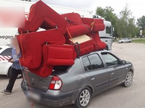 Lekapcsolták a rendőrök a szabálytalan fotelszállítót