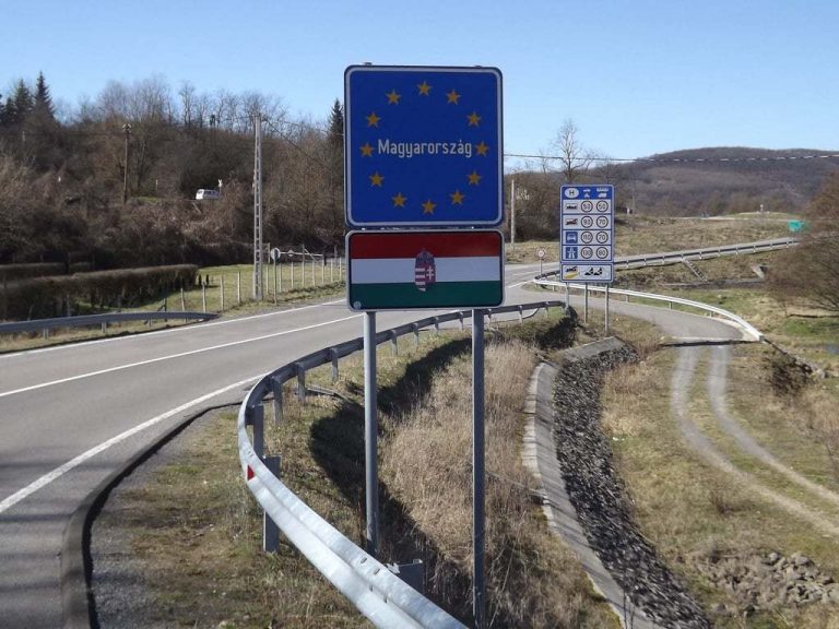 Szijjártó: kedd reggel megnyílik a tizenharmadik átkelő is a szlovák-magyar határon