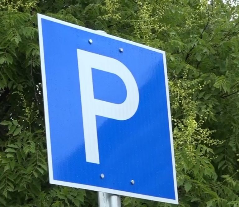 Csúszik a parkolóházak építése