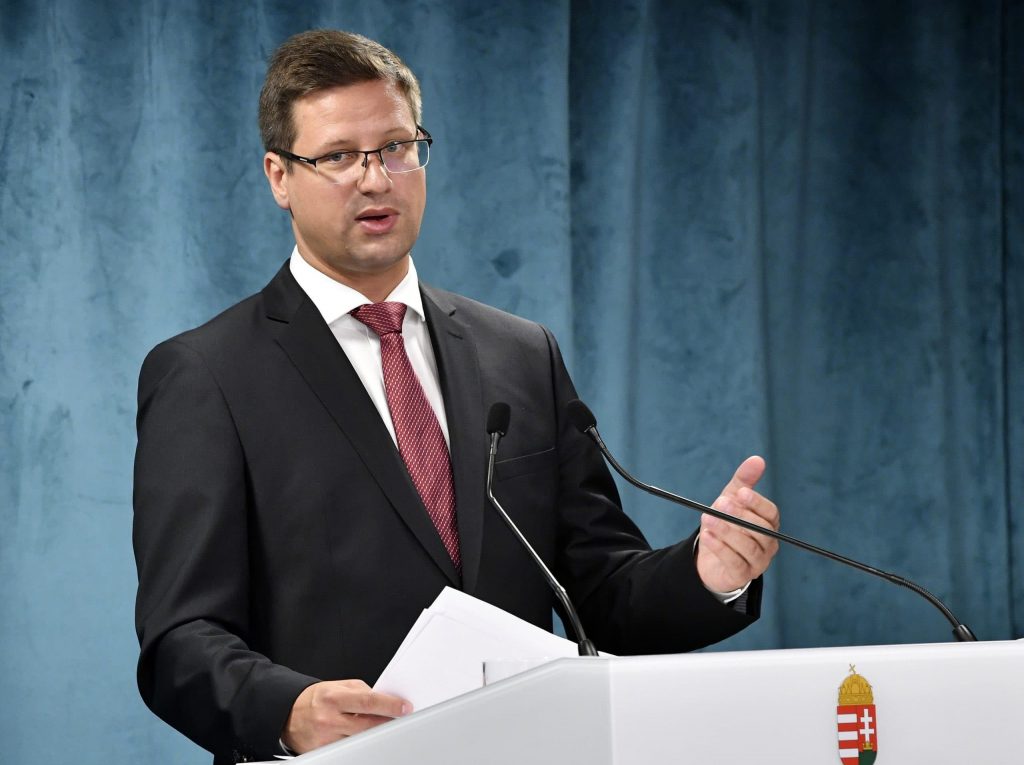 Gulyás: csak akkor változhatnak a szabályok, ha az átoltottság eléri a 2,5 milliót