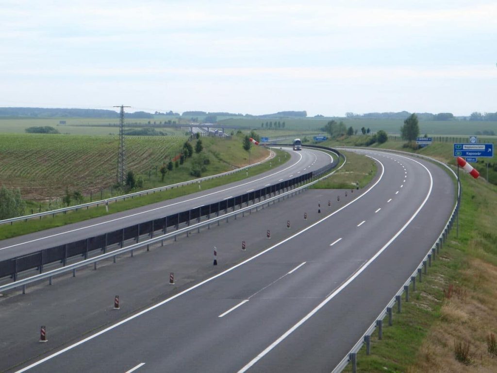 Hétmillió forint bírságot szabtak ki az M7-es leállósávjában közlekedőkre