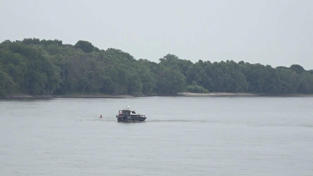 Zátonyra futott egy yacht a Dunán