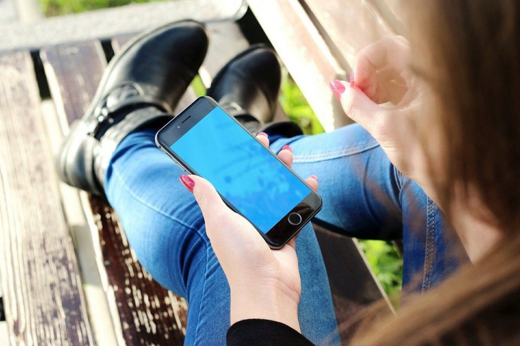 Az internethasználat veszélyéről tartottak előadást a dunaferreseknek
