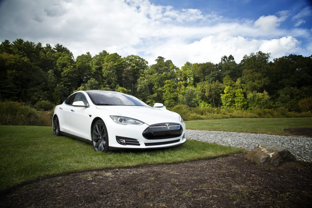 Késik az első európai Tesla-gyár beindítása