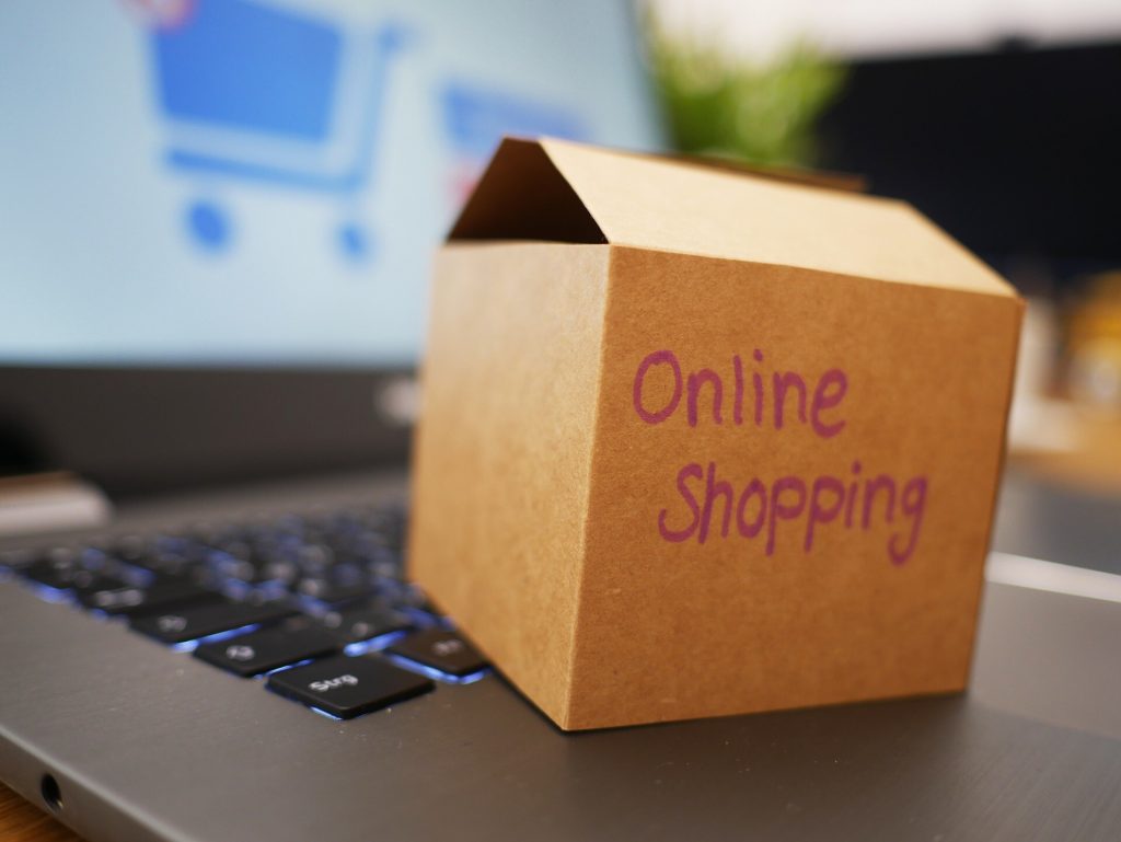 A magyar internetes vásárló átlagosan 39 éves, városlakó és minimum érettségizett egy felmérés szerint