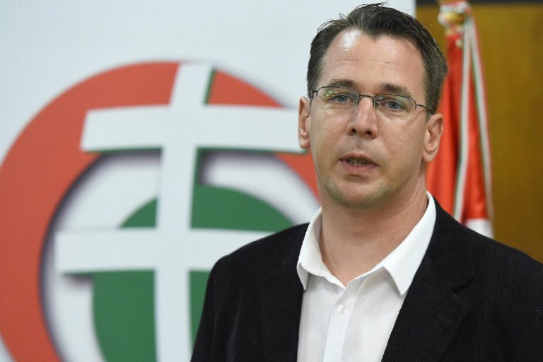 Megbomlott a közgyűlési többség Egerben, a Jobbik a kilépő képviselőket támadja