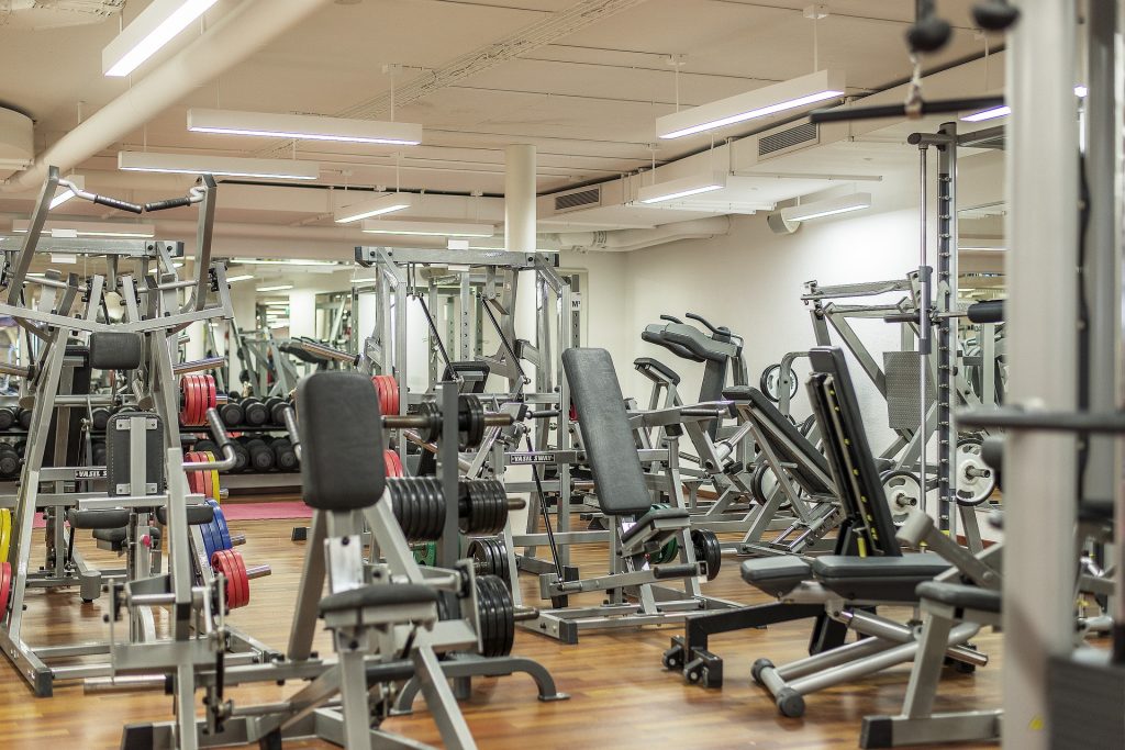 A tiltás ellenére nyitva volt egy fitnesz-terem Dunaújvárosban