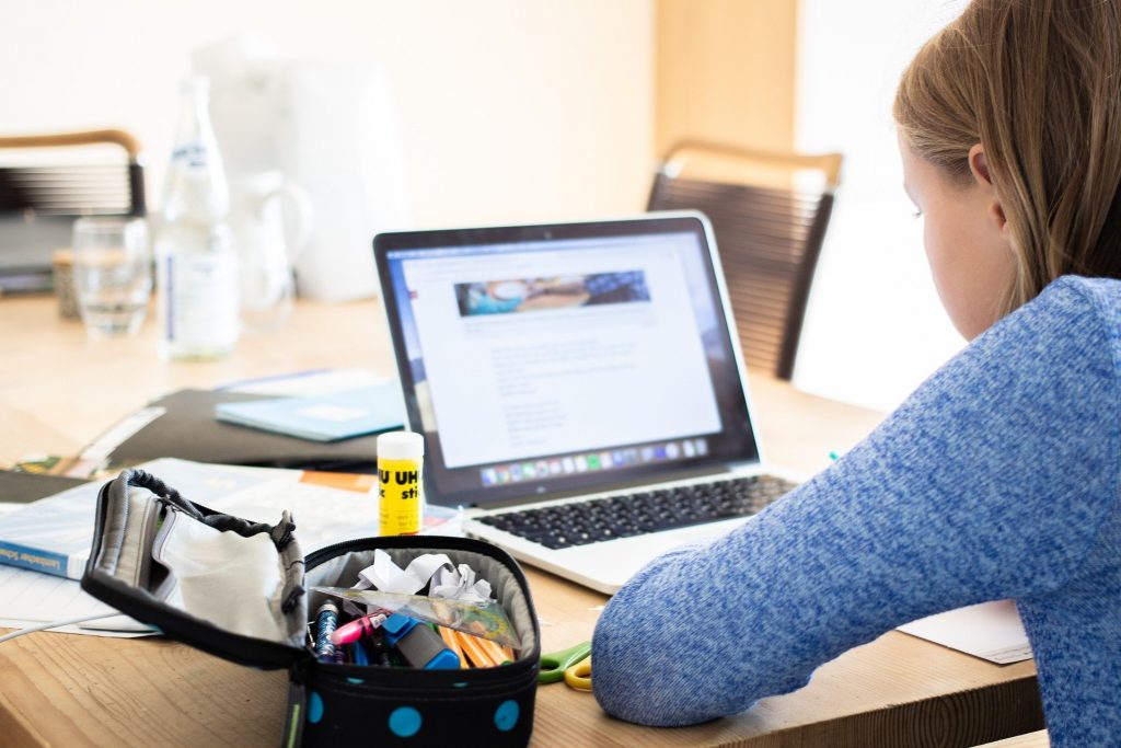 Online angol versenyt rendezett a Petőfi iskola