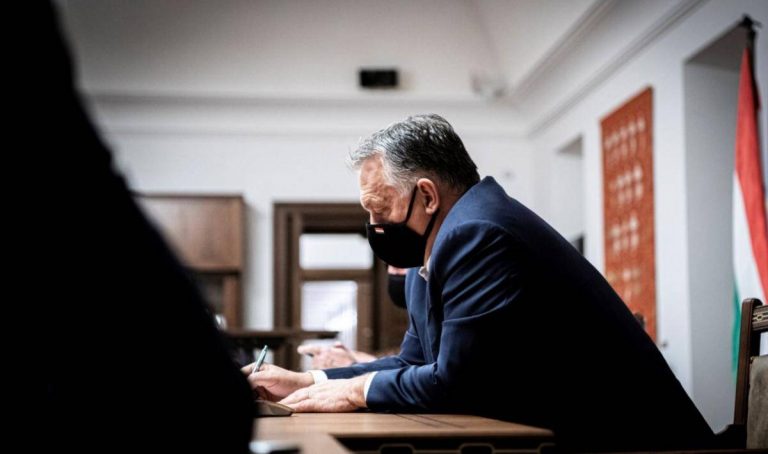 Orbán Viktor a kis- és közepes vállalkozásokat segítő tanácsokat vár a kamarától