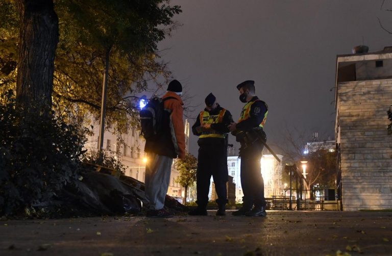 Szentestére felfüggesztik a kijárási tilalmat