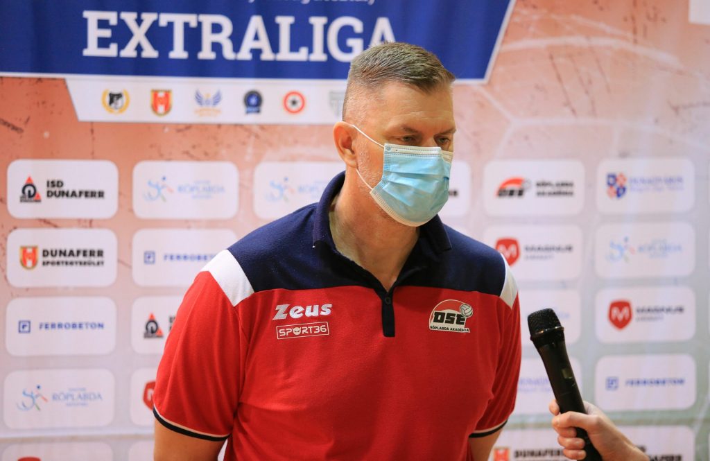 Maszkokkal segítettek a röplabdázók