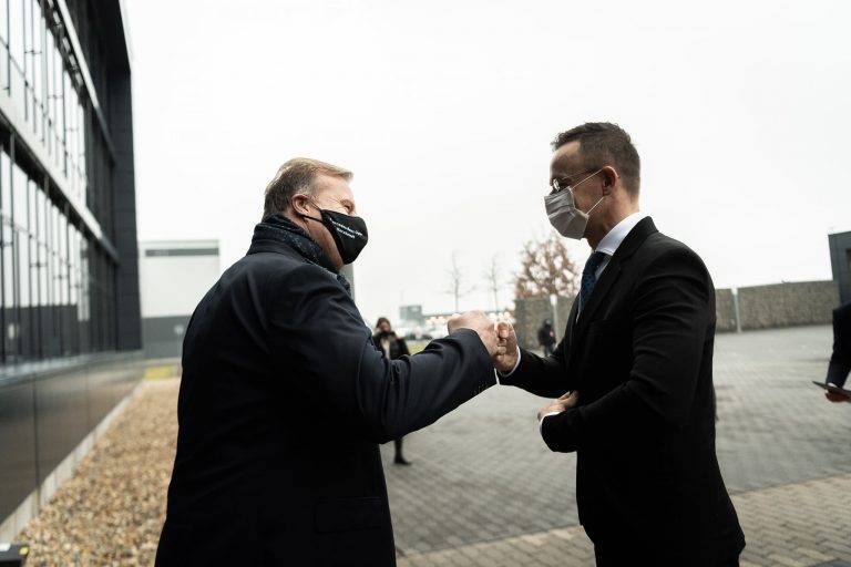 Tisztán elektromos autók gyártásába kezd a Mercedes Kecskeméten