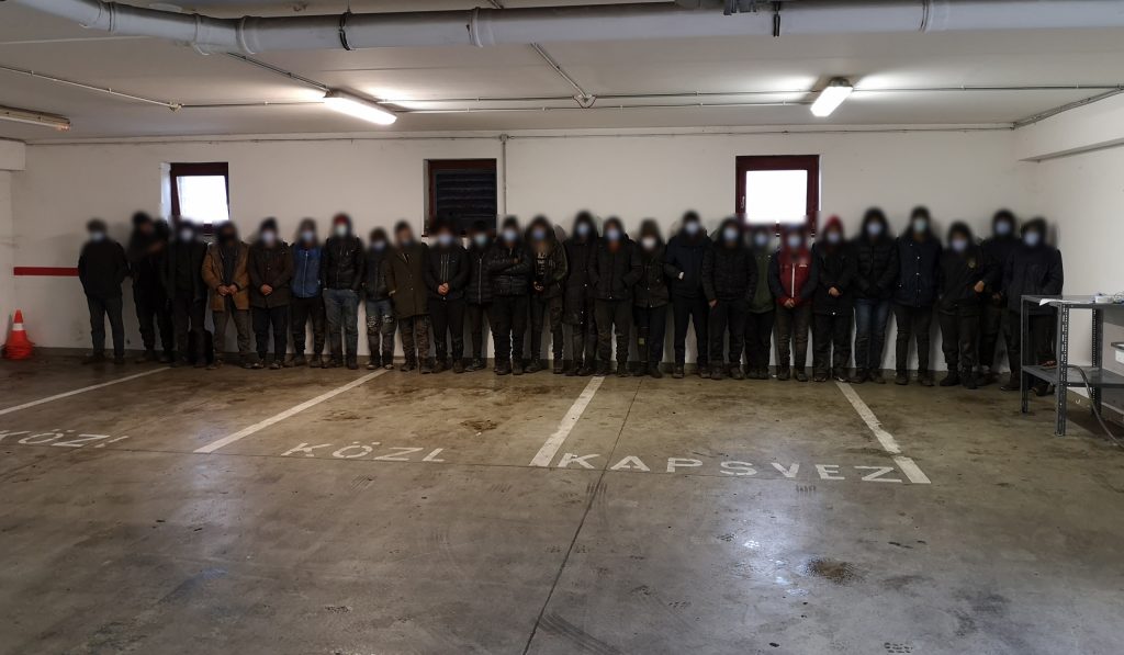 Dunaújváros határában kaptál el az embercsempészt