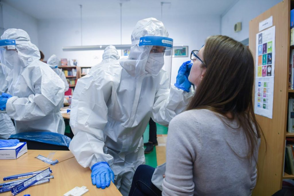 Miniszterelnökség: újabb szakmai csoport célzott tesztelése kezdődik meg hétfőn