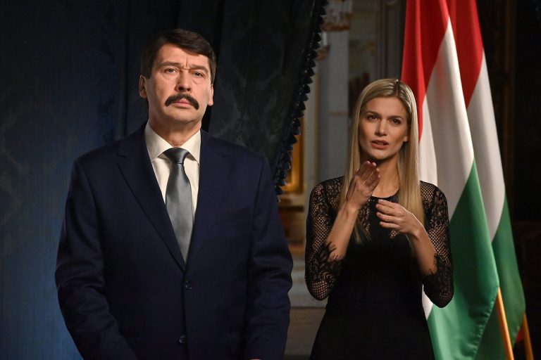 Áder: legyünk hálásak 2021-ben!