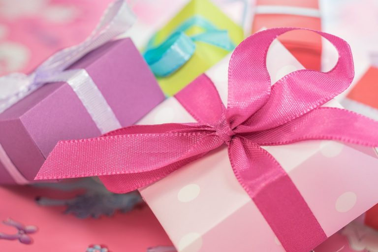 Kedves Hölgyek! Mi nem virággal készültünk… mosolyt és csillogó szemeket akarunk!