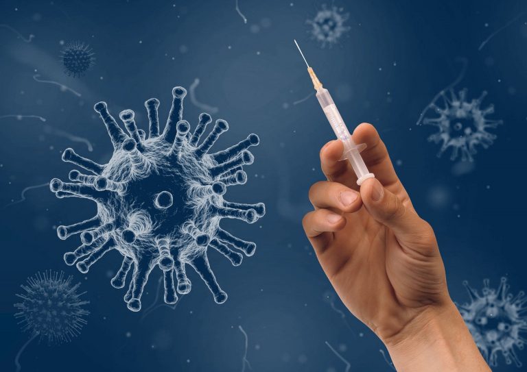 Brit szakértők: az Oxford/AstraZeneca-vakcina az időseknek is jó védelmet nyújt