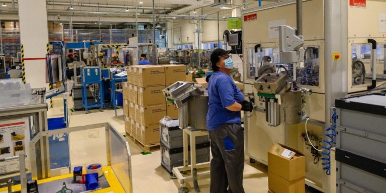 A bértámogatás több százezer munkahelyet véd meg