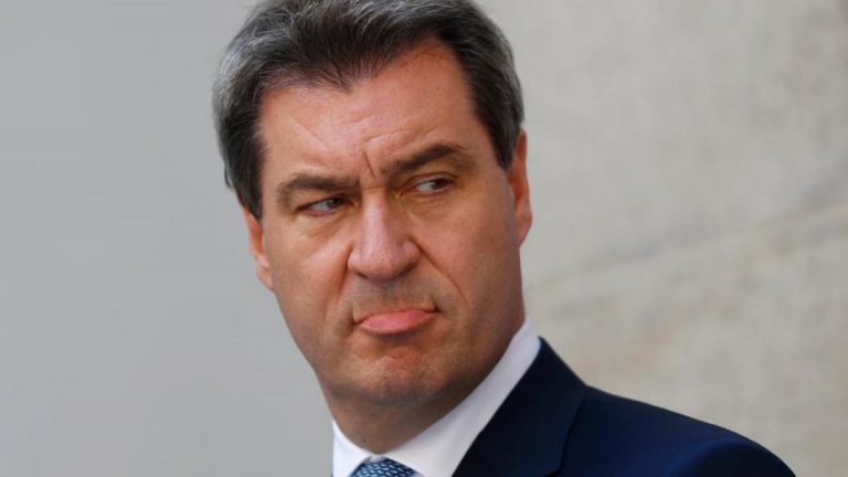 Bajor miniszterelnök: kezdeményezően kell fellépni az orosz oltóanyag európai engedélyezése ügyében