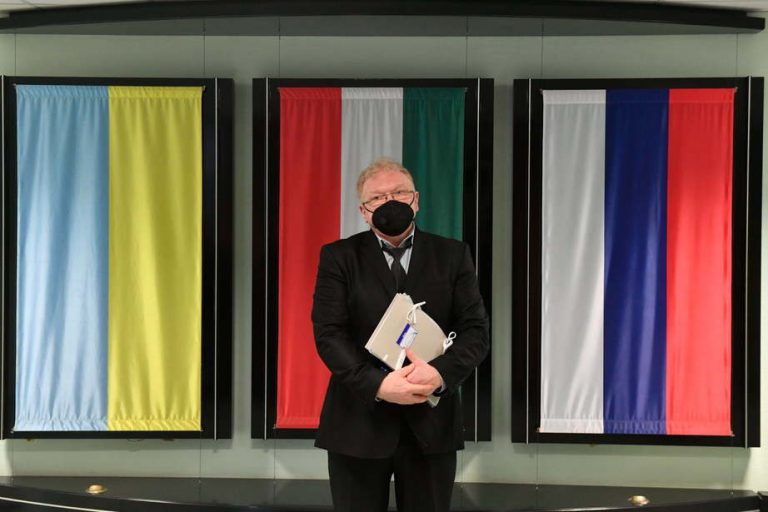 Újra próbálkoztak más néven, ugyanoda