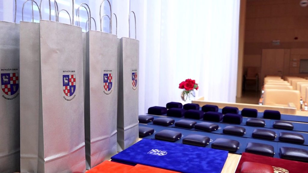Átadták a pedagógus és a Dunaújváros Ifjúságáért Díjakat