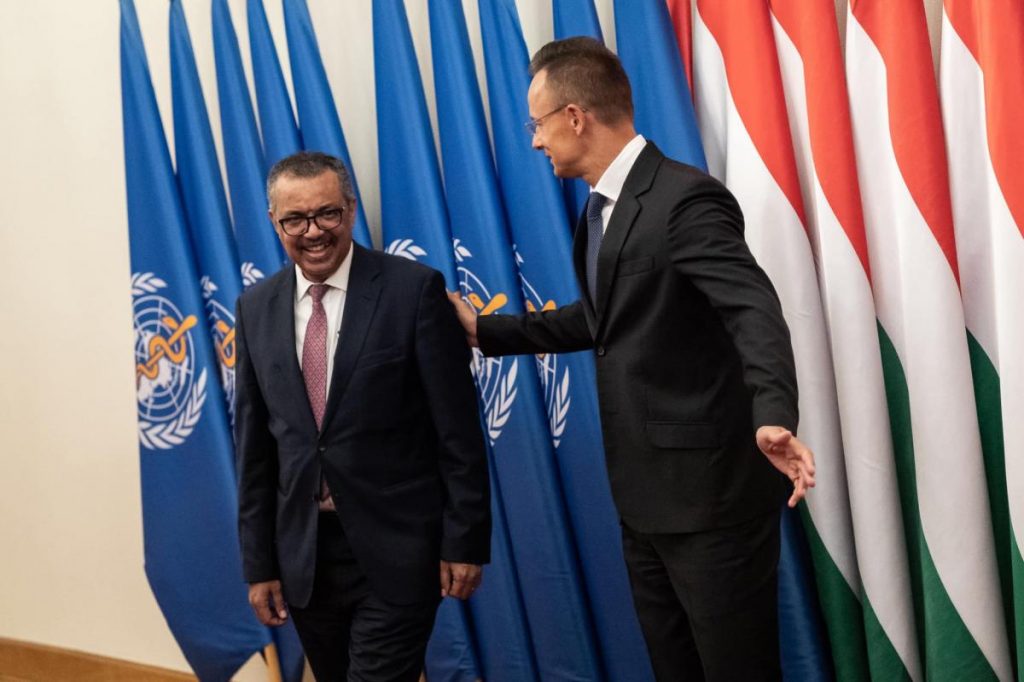 Szijjártó: csak az oltás véd meg minket a járványtól