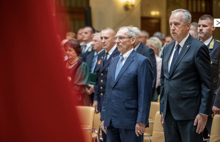 Díjakat kaptak a pálhalmai bv-intézet munkatársai