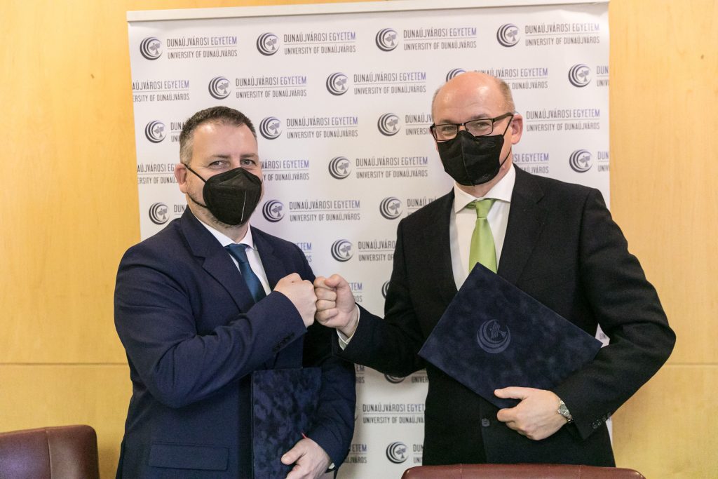 Együttműködési megállapodást írt alá a Dunaújvárosi Egyetem és a Linde Gáz Magyarország Zrt.