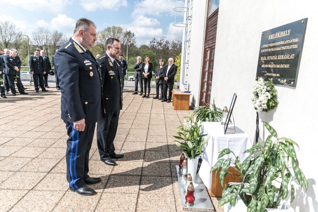 Emléktáblát avattak a kapitányságon