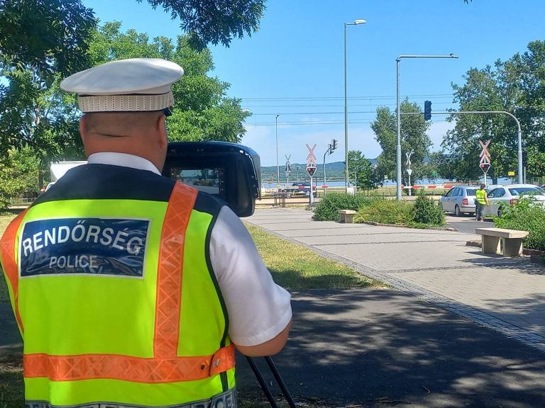 Győződjünk meg a biztonságos áthaladás feltételeiről!