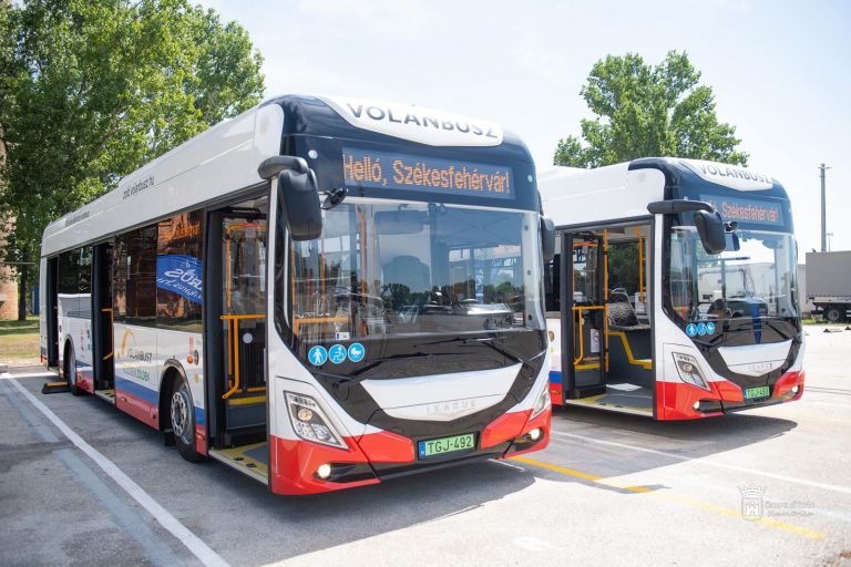 Holnap szolgálatba áll az első két elektromos busz