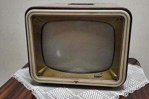 A hónap műtárgya egy korabeli tv-készülék