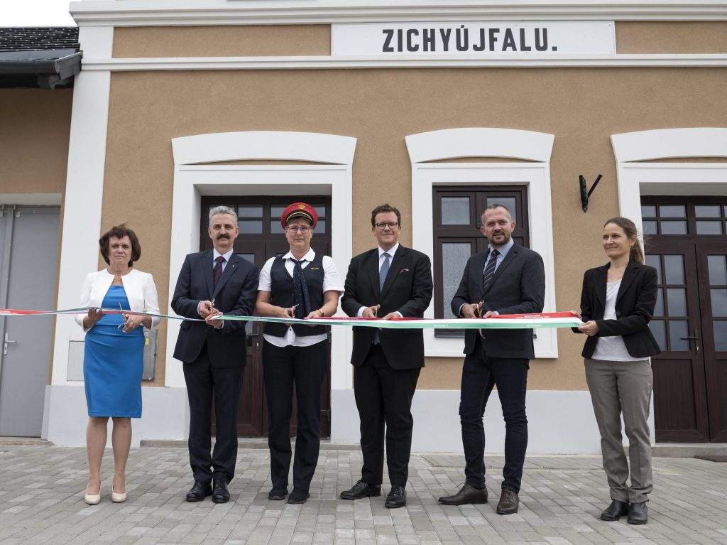 Gyopáros: a kistelepüléseken az életminőség javítását célozzák a vasútállomás fejlesztések is
