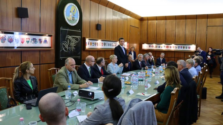 Gazdaságfejlesztési fórumot tartottak a megyeházán