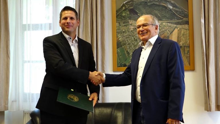 Egymilliárd forint Rácalmásnak