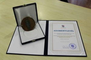 A belgyógyászati osztály kapta a Dunaújváros Egészségügyéért díjat