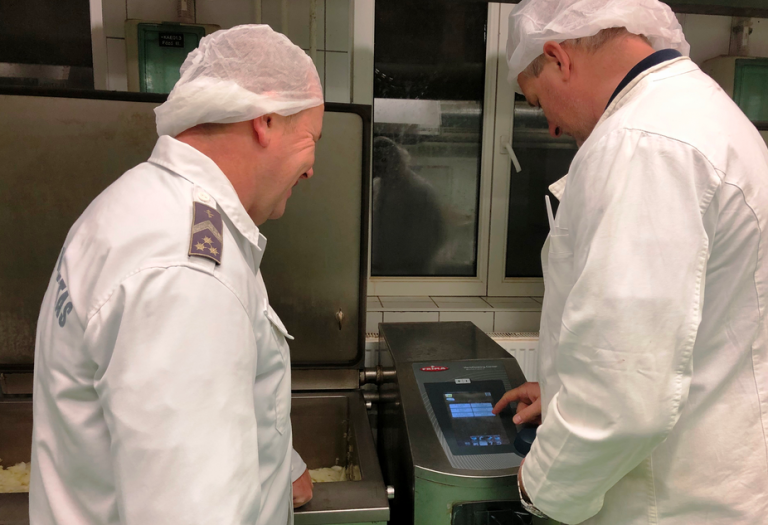 Technológiában és felszerelésben is megújult a bv. konyhája