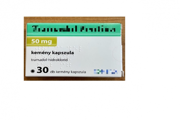 Függősége miatt élt vissza mások adataival